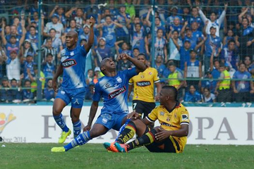 AntonioUbilla1's tweet photo. 21 diciembre 2014, estadio Capwell, 2do partido final, Emelec 3 (Angel Mena, Miler Bolaños (2)) Barcelona 0, al haber empatado primer partido, Emelec campeón nacional 2014, además obtiene bi campeonato 2013-14 @CSEmelec @figlesias1977  #HistoriaCampeonatosEcuatorianos https://t.co/TTg3Wm6EgP