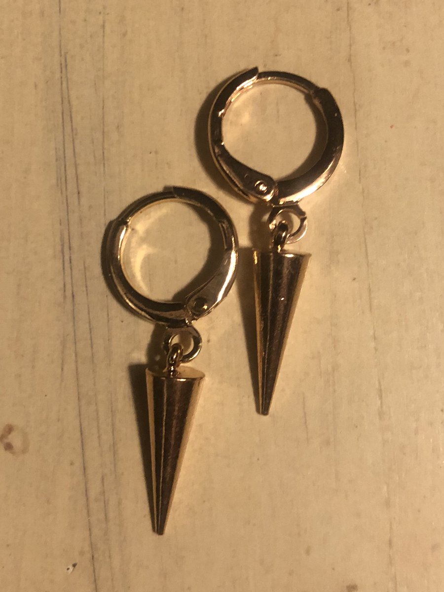 Trinity_Dobbs's tweet photo. #adventcalendar #day20 #luke20 #earrings #underneaththetree https://t.co/yKMVpapHSn