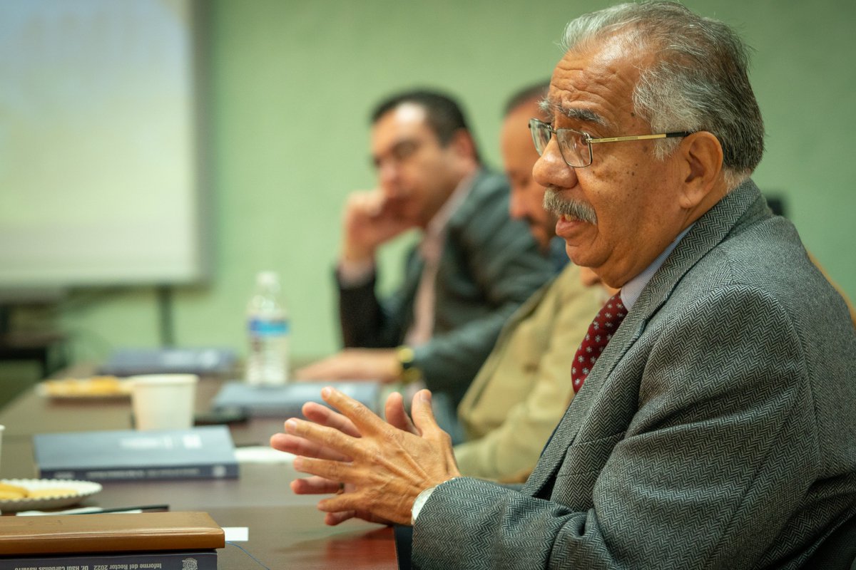 UMSNH_Oficial's tweet photo. #UMSNH #MejorQueNunca #ViabilidadFinancierayOrdenAdministrativo 
En cumplimiento a la responsabilidad de informar, entregué a la H. Comisión de Rectoría, el informe de actividades 2022. https://t.co/w8BAE8sclb