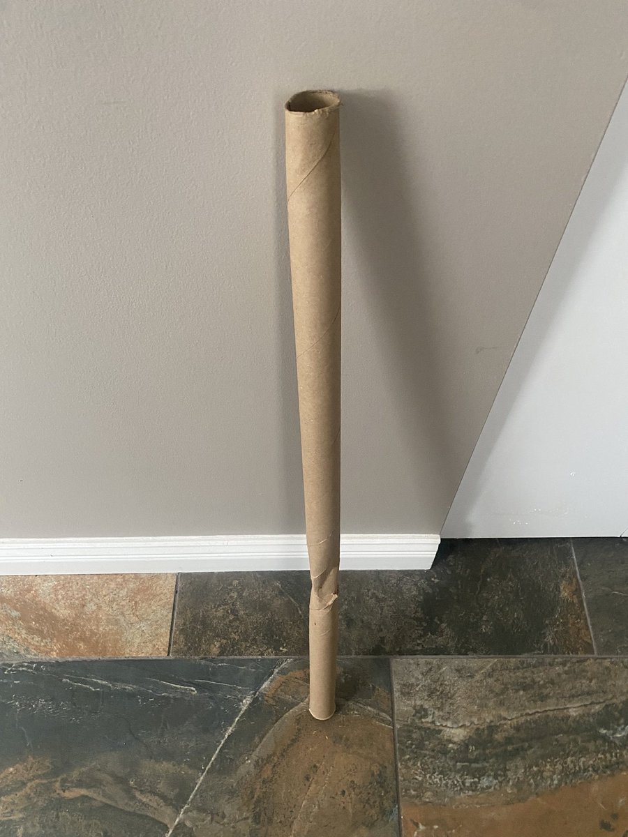 MissWest003's tweet photo. I don’t own a scraper but apparently a wrapping paper tube works just as well👍 ….now onto shovelling 😫 #snowtips #snowhacks #BCSnow #BCStorm https://t.co/obCR36tFcI