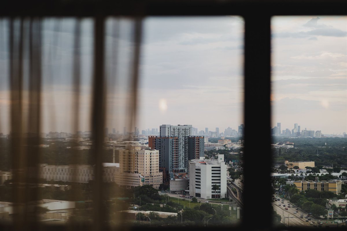 laviestudios's tweet photo. A dance party to remember, breathtaking city views from South Miami on a rainy day, and some unique portraits at Dadeland Station. All aboard, start swiping! 

#ArabicWedding #MarriottDadelandWedding #UniqueWeddingPhotos #LaVieStudios_Jose #LaVieStudios_Jess https://t.co/N9dCbFvD8Z