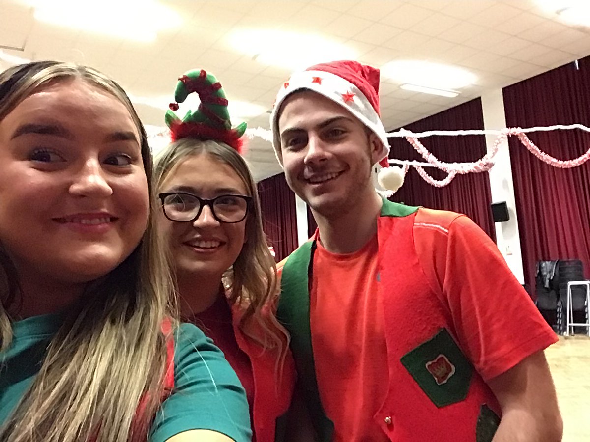 StAidansHighRE's tweet photo. Well done to our Caritas elves for serving the tea today to everyone at the superb lunchtime concert. #lovegrowsthroughlove #AdventWeek4. https://t.co/MCnlbcWs5T