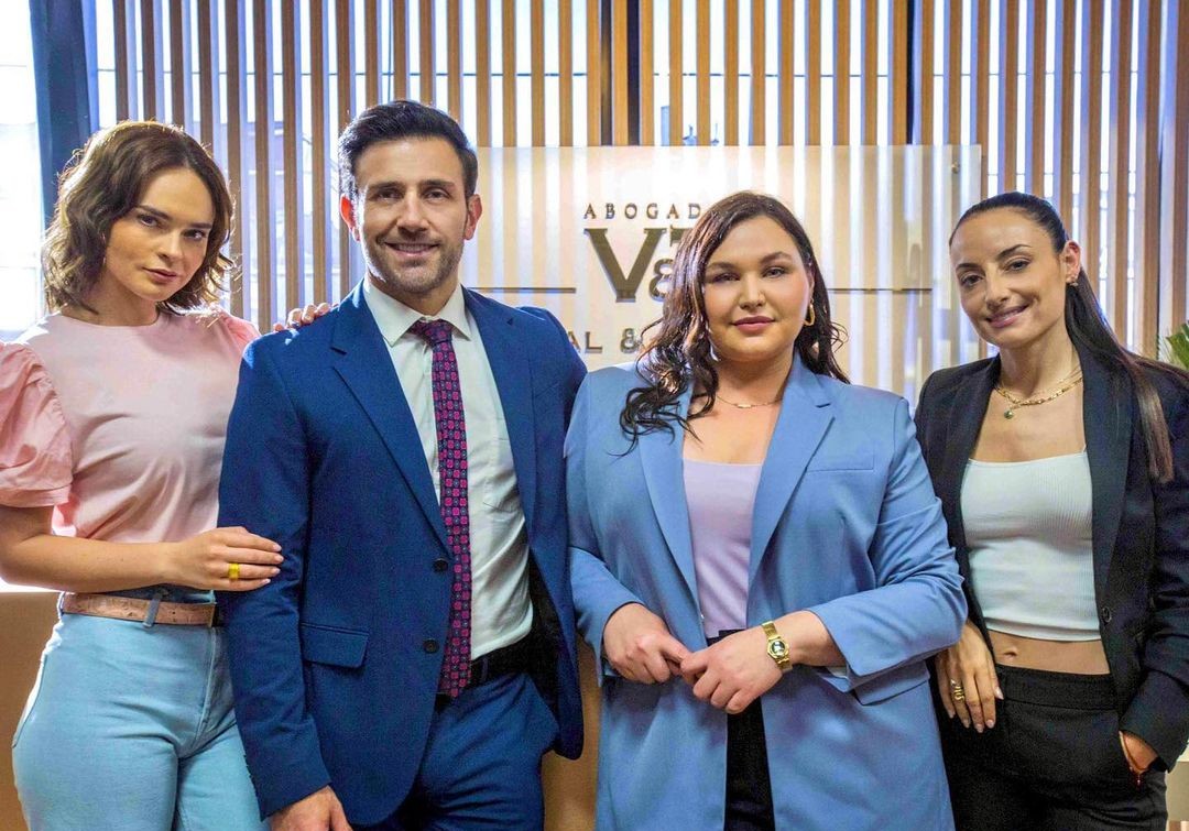 #LigeramenteDiva, versión latina de la exitosa serie estadounidense #DropDeadDiva

#CarlosFerro #SoloFerro