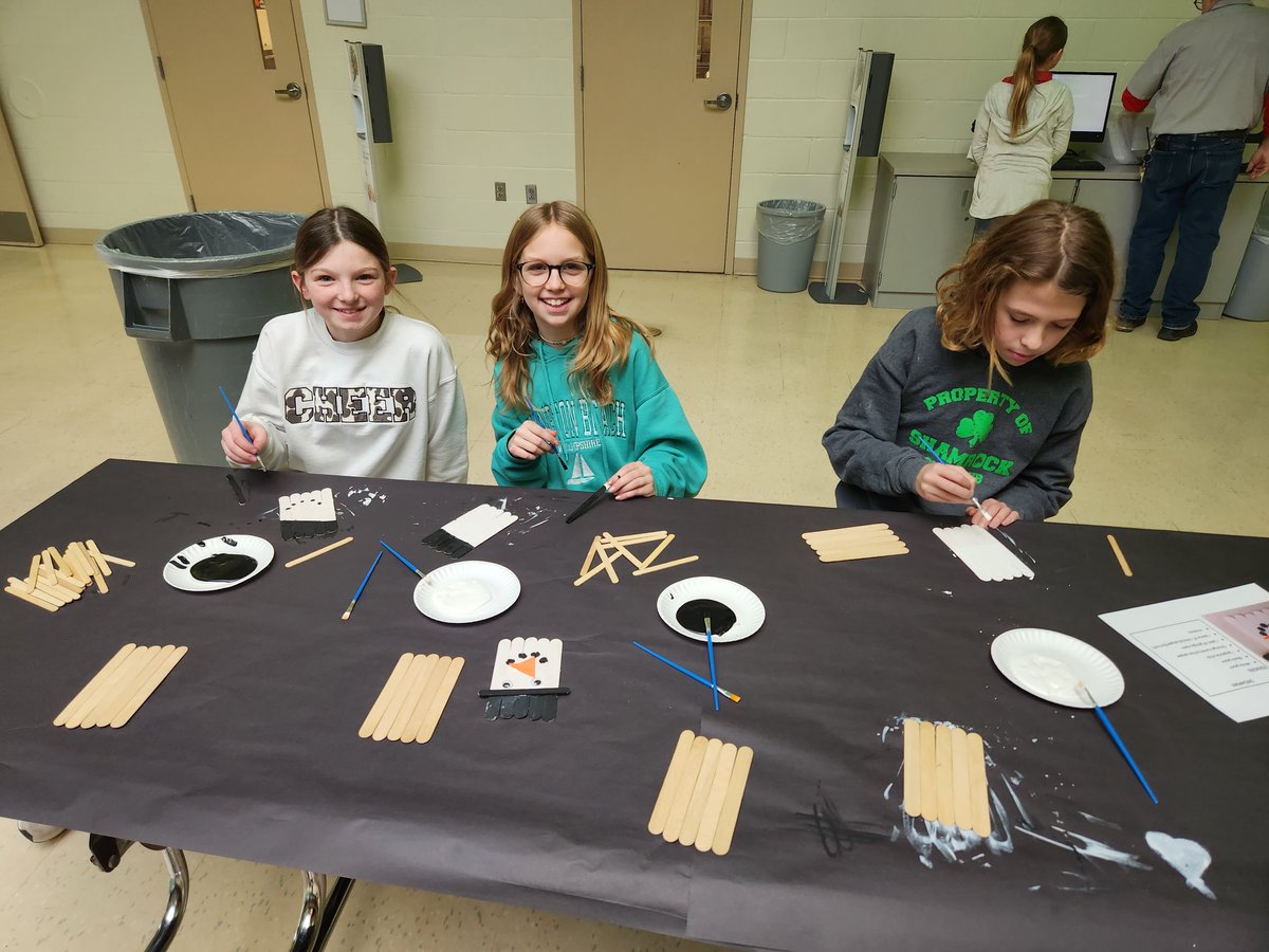 MsHenderson_RMS's tweet photo. Our Young Educators Rising club did a fantastic job leading a winter craft session for their peers today! ❄️⛄️ @mps_russell https://t.co/8myUCpr9eI