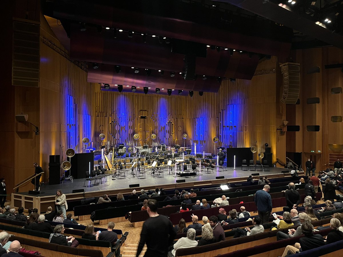 Grahamtking's tweet photo. Very lucky to be representing @SaffronHallSW this evening at the world premiere of Neil Brand’s brilliant ‘The Hound of the Baskervilles’ our co-commission with BBC and Barbican Centre. Will be on Radio 3 on 22 Dec at 7:30pm and then broadcast on BBC4 in the New Year! https://t.co/kWiuhunjLF
