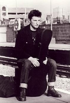 Happy birthday Billy Bragg. 65 today 