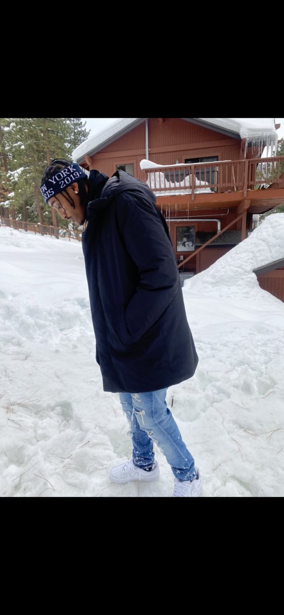 thelifeofa_P's tweet photo. ❄️⚔️ https://t.co/rWZTTf0RRw