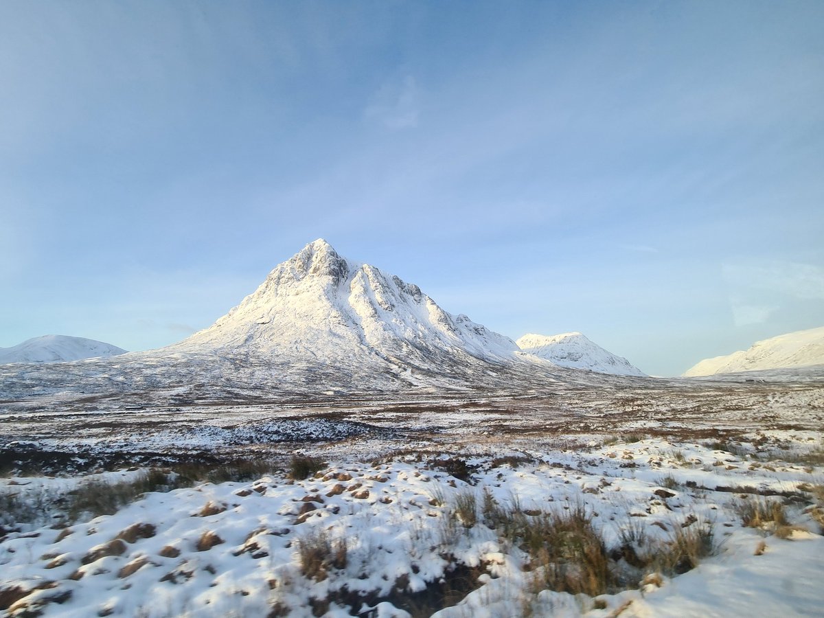 WanderingFiona's tweet photo. Buachaille Etive Mòr in its snow coat. A mountain I want to hike up very soon. This is from when I was there last February. 

#Scotland #hike #wanderlust https://t.co/2GeT4dHqdV