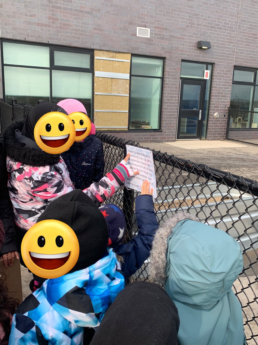 What a great community here at <a href="/RSP_HDSB/">Rattlesnake Point Public School</a> 🙌🏻 With <a href="/Mme_McCallum/">Anna McCallum</a> , Gr 7s helped Gr 2 Ss in <a href="/MmeHorowitz/">Mme Horowitz</a> class with a French scavenger hunt. Later they got a chance to connect with Kindergarten students on their very own outdoor scavenger hunt. #outdooreducation <a href="/HaltonDSB/">HDSB</a>