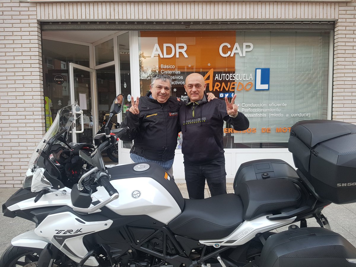 No hay metas inalcalcanzables... sólo gente que se cansa en el camino. Eres todo un ejemplo a seguir Manuel.