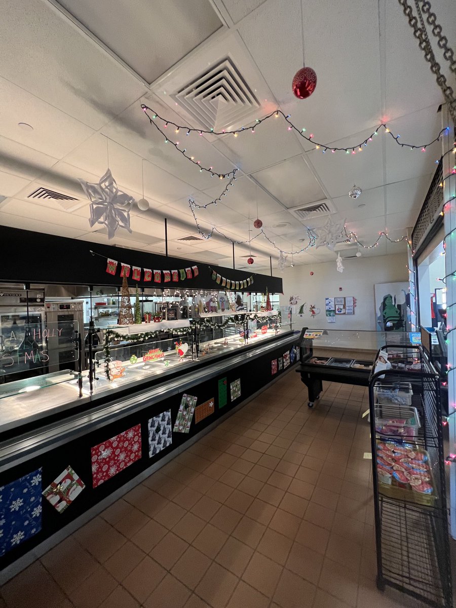 WSDNutrition's tweet photo. Congratulations to the winners of the Christmas decorating contest… Lakeview &amp; Discovery Ridge!! ⁦@LVEPrincipal⁩ ⁦@discovery_ridge⁩ https://t.co/x2J3FXu3f6