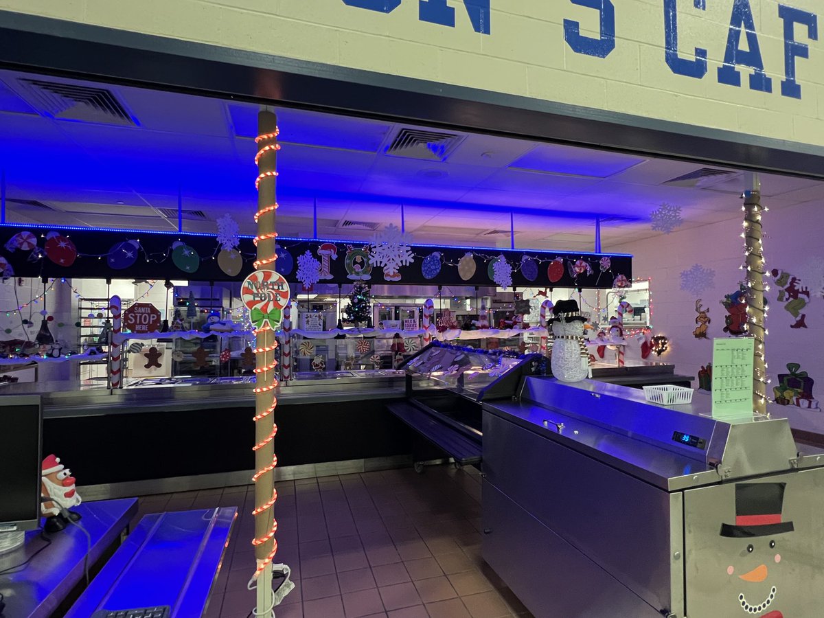 WSDNutrition's tweet photo. Congratulations to the winners of the Christmas decorating contest… Lakeview &amp; Discovery Ridge!! ⁦@LVEPrincipal⁩ ⁦@discovery_ridge⁩ https://t.co/x2J3FXu3f6