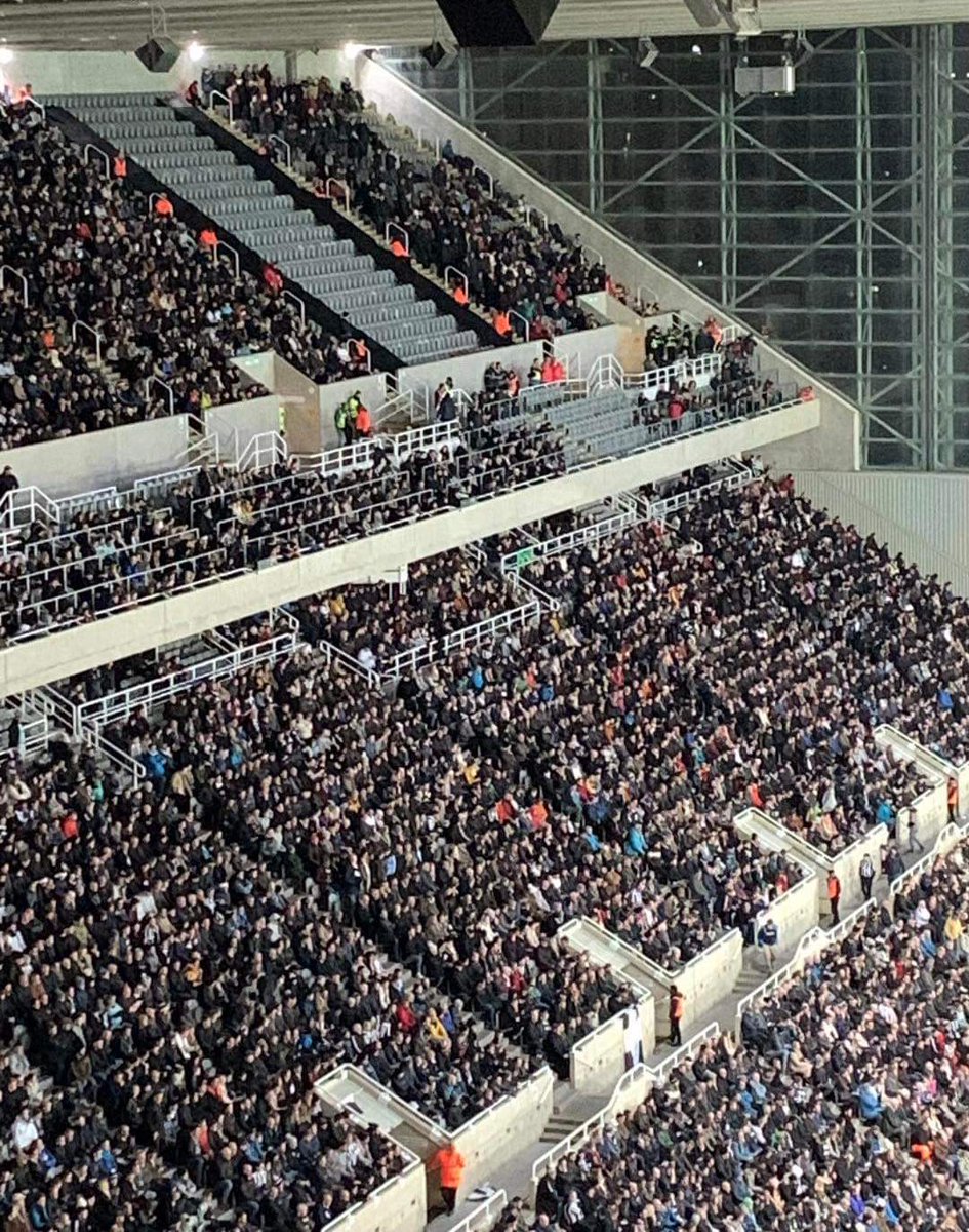 TripoftheWeek's tweet photo. Midweek trip of the week goes to #afcb Bournemouth fans, who made the 696 mile round trip to #nufc Newcastle tonight to see their side lose 1-0 in the league cup. Outstanding effort to those that travelled 👏👏⚽️ https://t.co/L7dgCdPyBQ