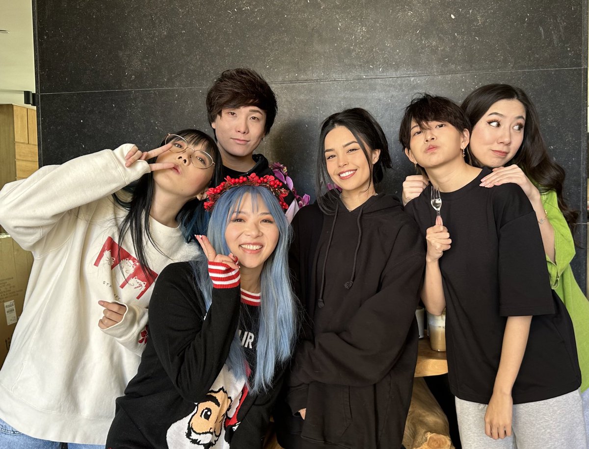 yvonnie's tweet photo. PAINTING CHARITY STREM W/ ROOMIES AND MISS @LilyPichu 

🎨 https://t.co/D1dndKqTNJ https://t.co/3FACATsQ8l