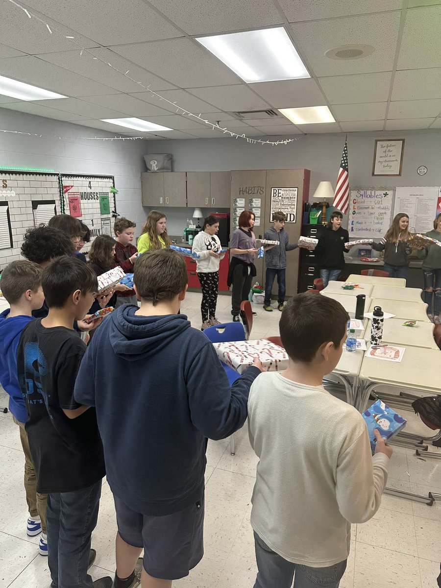 _ChelseyReid_'s tweet photo. Christmas at school is magical. 🎄❤️ Thankful for friends and family who donated games for my students and time to play with them at our party. @ALLENCOUNTYINT https://t.co/VWL4heiAtU