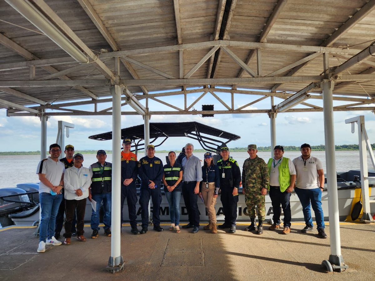 PoliciaVichada's tweet photo. Se realizo reunión en compañía de @COL_EJERCITO @MigracionCol @DIANColombia @ICA e inspector fluvial, donde se trataron temas de mejora de la infraestructura y medidas sanitarias  para la apertura de los puntos fronterizos. 
#DiosYPatria #EsUnHonorSerPolicía https://t.co/biyzF1iWzE