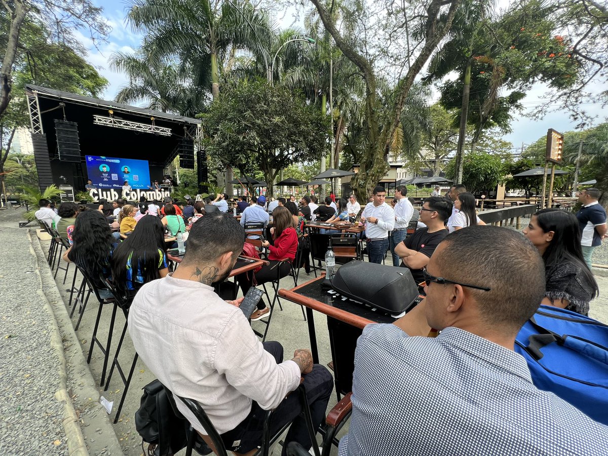 camaracali's tweet photo. Estamos en el #CaliMeetUp 🤩, un espacio para que los #emprendedores, #empresarios, #inversionistas y #startups se conecten🤝, conozcan experiencias🗣️ y casos de éxito⭐️, y generen comunidad 👥. https://t.co/TJBvislpz2