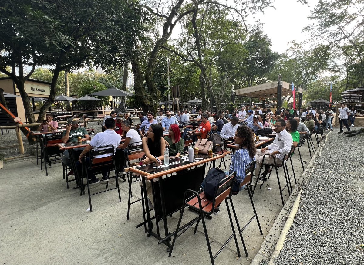 camaracali's tweet photo. Estamos en el #CaliMeetUp 🤩, un espacio para que los #emprendedores, #empresarios, #inversionistas y #startups se conecten🤝, conozcan experiencias🗣️ y casos de éxito⭐️, y generen comunidad 👥. https://t.co/TJBvislpz2