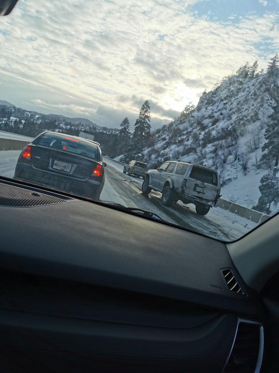 aloranotaloha's tweet photo. @CastanetNews Four vehicle pile up in the right lane https://t.co/KjzVxbaOEM