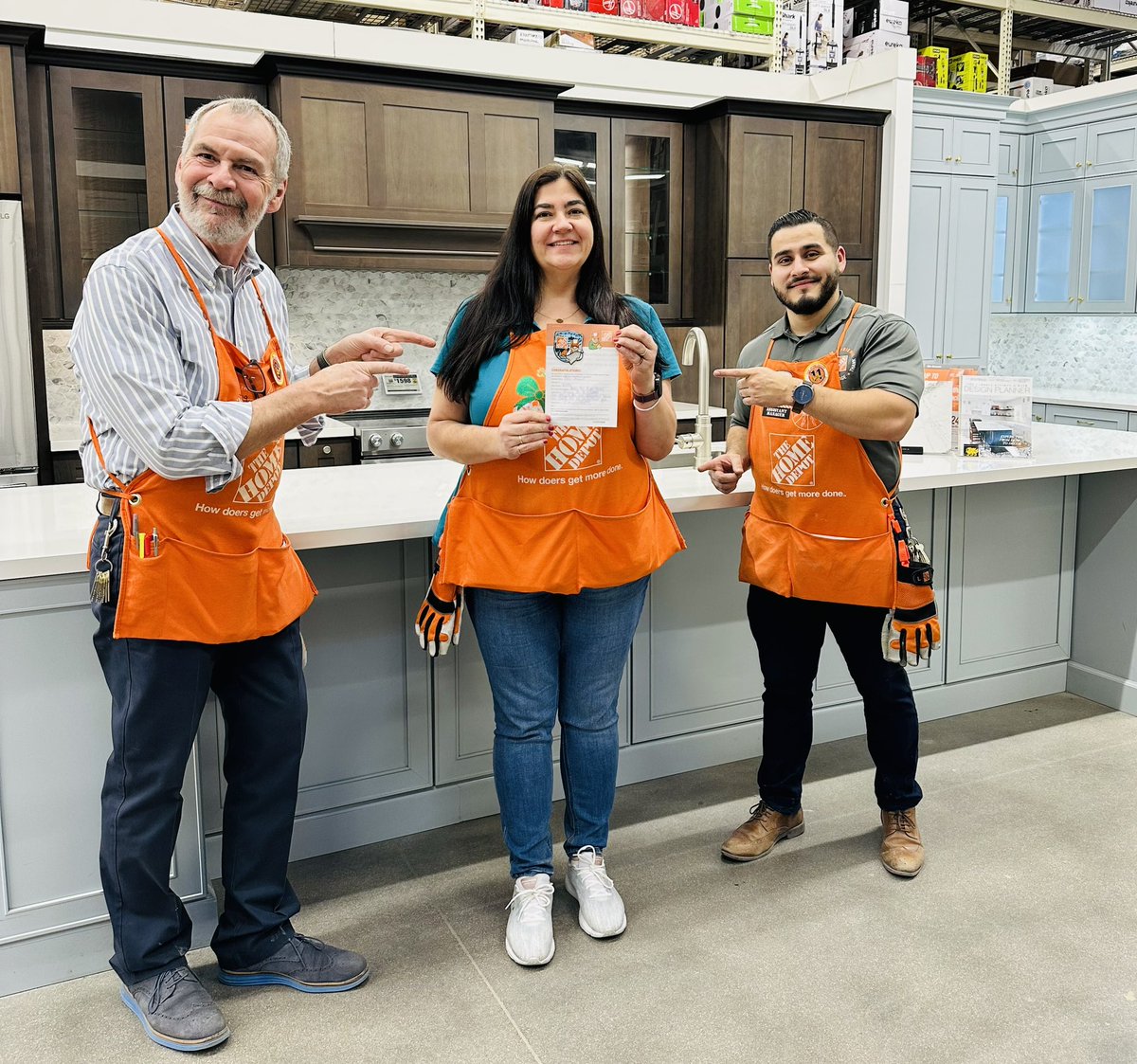 🚨🚨Homer Alert 🚨 🚨 I wanted to take this opportunity to recognize <a href="/terriarnold915/">Terri Arnold</a> for all that she does to support our associates day in and day out. We definitely couldn’t do it without you! #badgerup <a href="/hcbellas/">hilda bellas</a> <a href="/CarpenterTrina1/">Trina Carpenter 🐾</a>