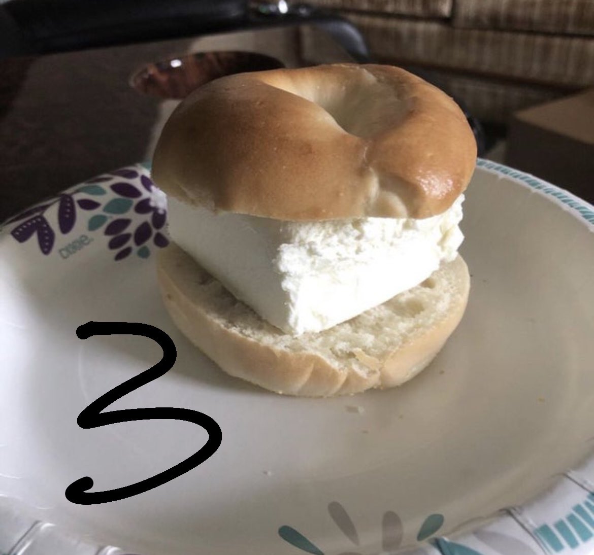 carolinekwan's tweet photo. 🚨WHICH AMT OF CREAM CHEESE DO YOU VIBE WITH🚨 https://t.co/Ezn08sEAWR
