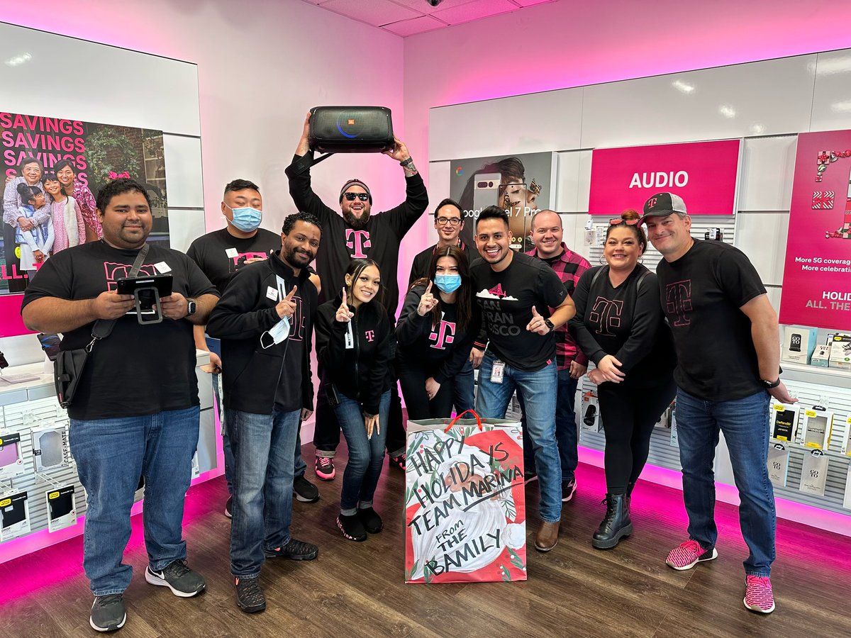 WillOrtiz85's tweet photo. #BAMily Holiday Tour in full effect! Congrats @143POTTERXo and your teams Q4 performance! Let’s finish strong! #BayAreaCentral https://t.co/aNlGpn9xGL