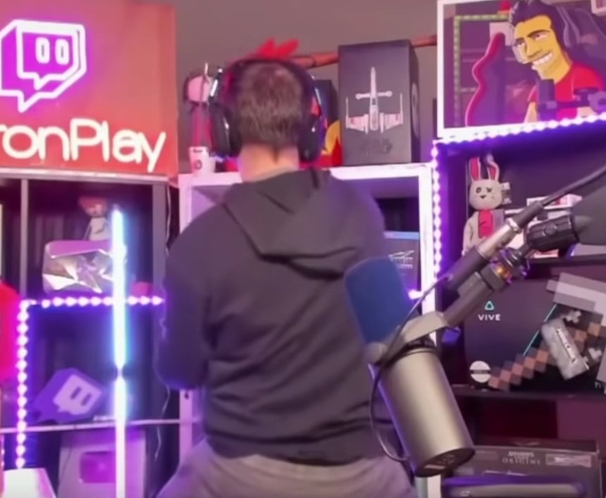 auronvotos's tweet photo. Hilo de por qué @auronplay debería ganar la categoría "Baile del año" https://t.co/BPRE6U1xZf