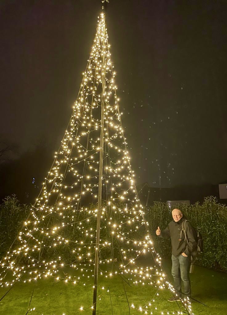 B_Visschedijk's tweet photo. Dank je. Fijne dagen allen. Groeten uit Twente. Plaatje uit de tuin π#tuinplaatje #lichtjesfeest #vaneker #zuidkamp #enschede https://t.co/Kqk64l8voc