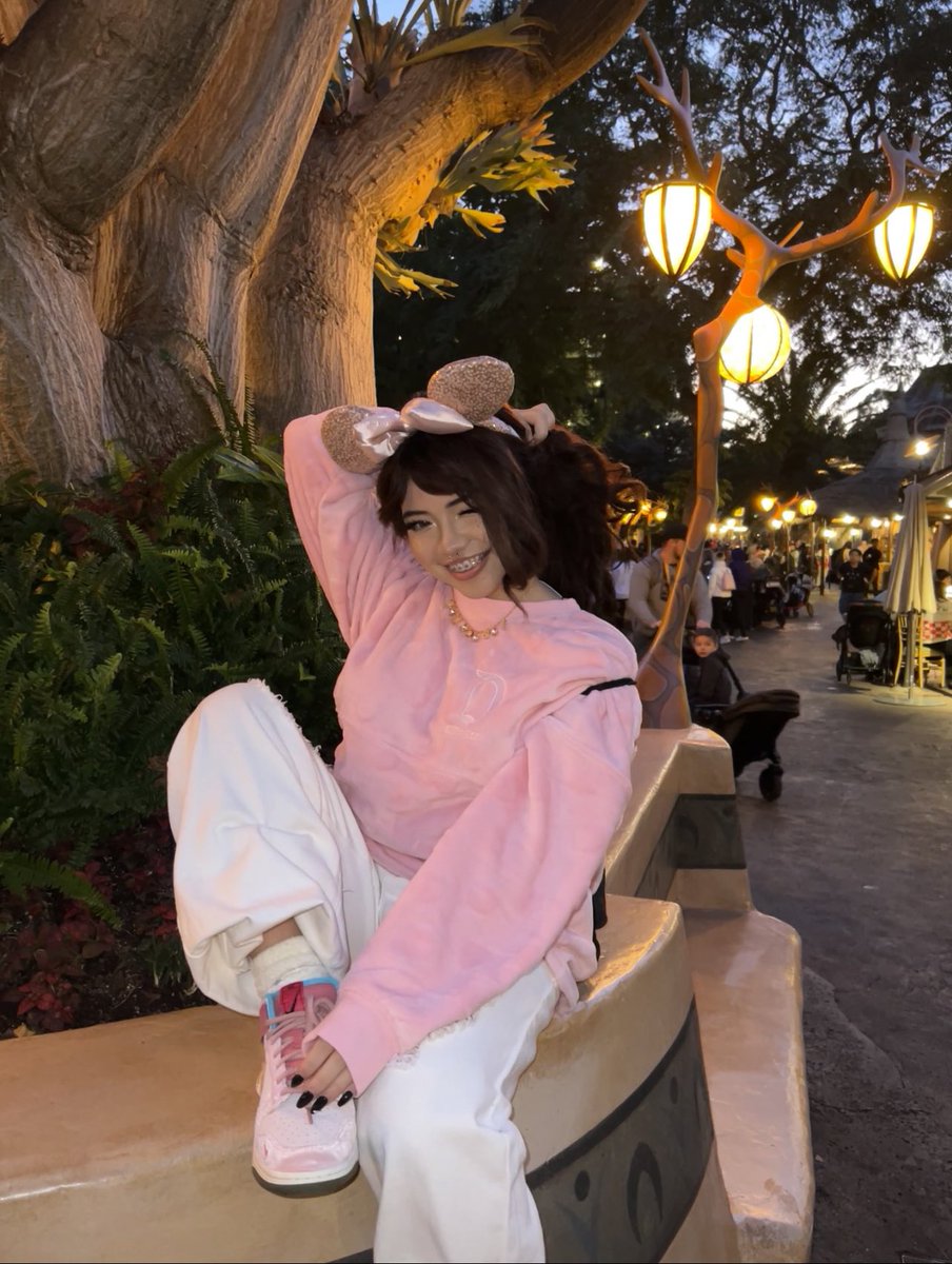 angelicat ᓚᘏᗢ on Twitter: "should i stream again! what should i stream hmm…."