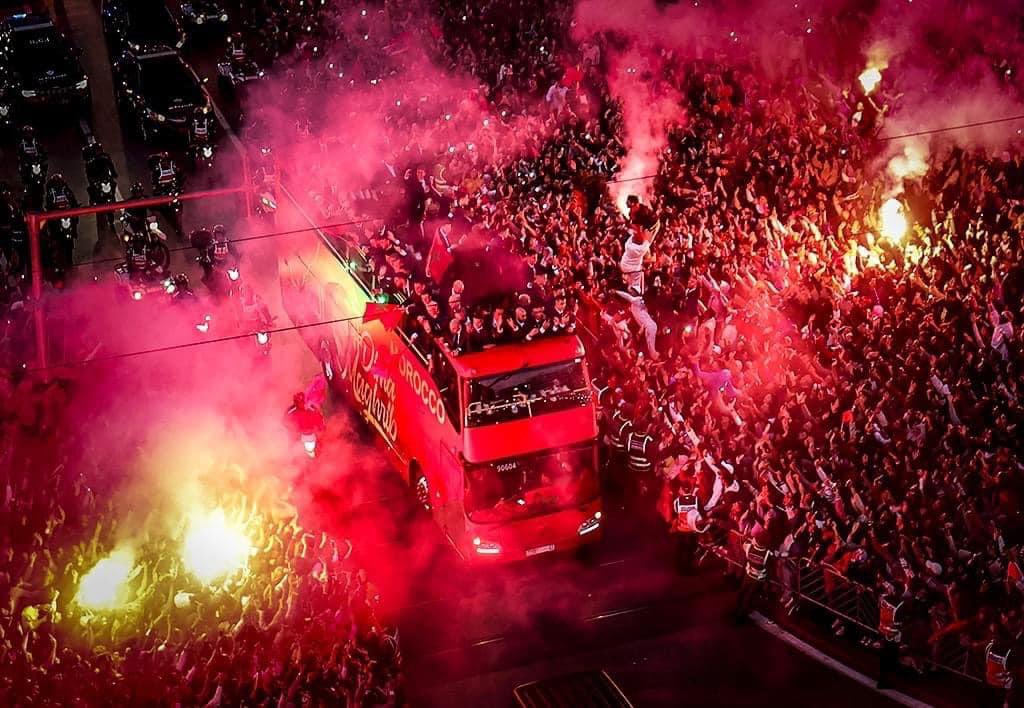 footynews129's tweet photo. 🇲🇦 Morocco are back home! And what a reception they’ve received. #FIFAWorldCup https://t.co/huuKYEgxXK