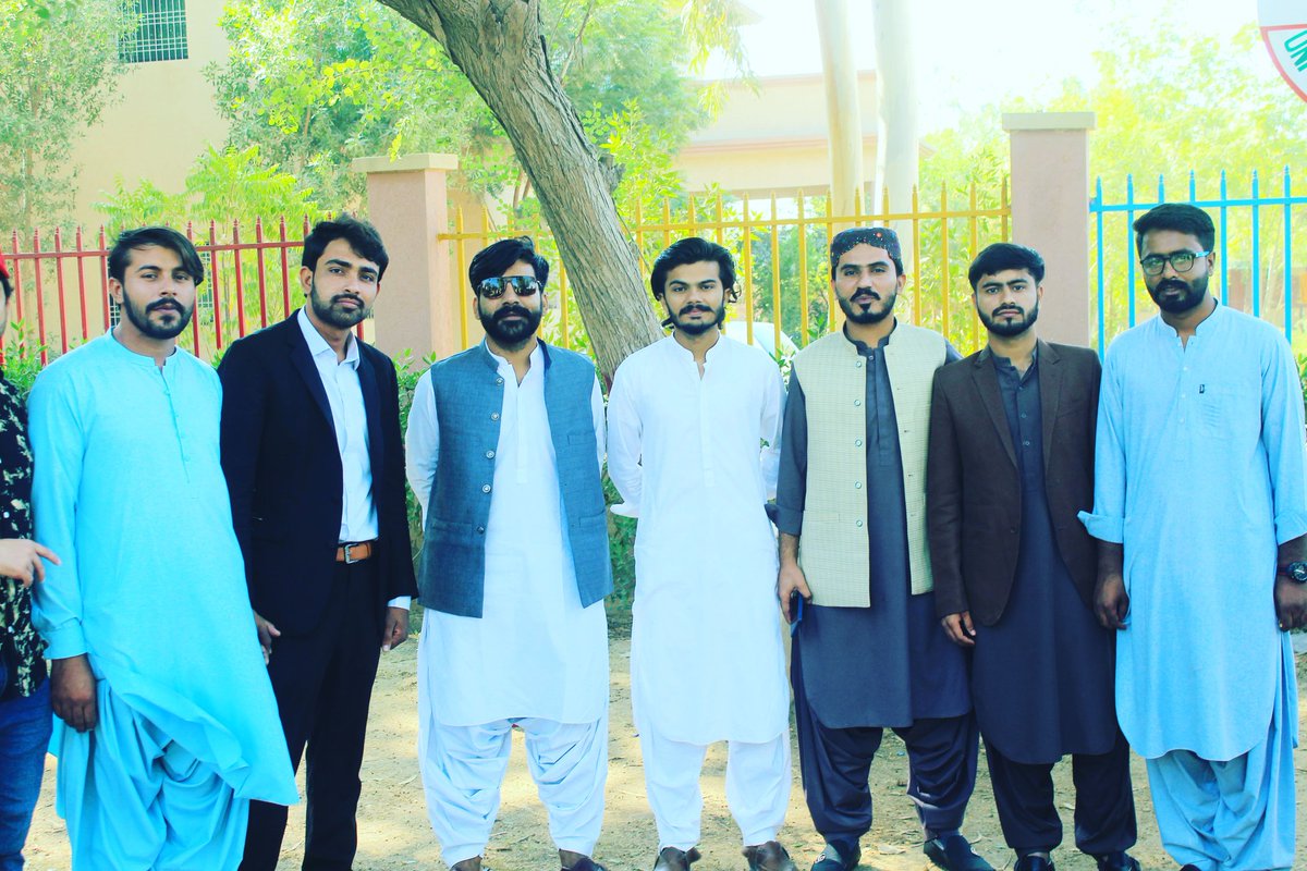 Attaullah78610's tweet photo. مسافر مَن وطن آهي
اُتي ئي پاڻ ملنداسين.!❤
Graduation Day 🎓
2K19 Batch, Graduate Family.😊✌
Final_Year_Memories 🖤
#Graduationday
#universitylife
#finalyearmemories
#universityofsindhjamshoro
#pakistanstudycentre
#finalyeardairy
#2k19batchPSC
#lastmemories
#LastDays
#Jamshoro https://t.co/Z4wBx2ggSn