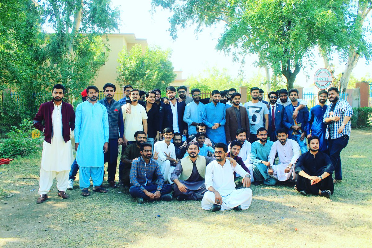 Attaullah78610's tweet photo. مسافر مَن وطن آهي
اُتي ئي پاڻ ملنداسين.!❤
Graduation Day 🎓
2K19 Batch, Graduate Family.😊✌
Final_Year_Memories 🖤
#Graduationday
#universitylife
#finalyearmemories
#universityofsindhjamshoro
#pakistanstudycentre
#finalyeardairy
#2k19batchPSC
#lastmemories
#LastDays
#Jamshoro https://t.co/Z4wBx2ggSn