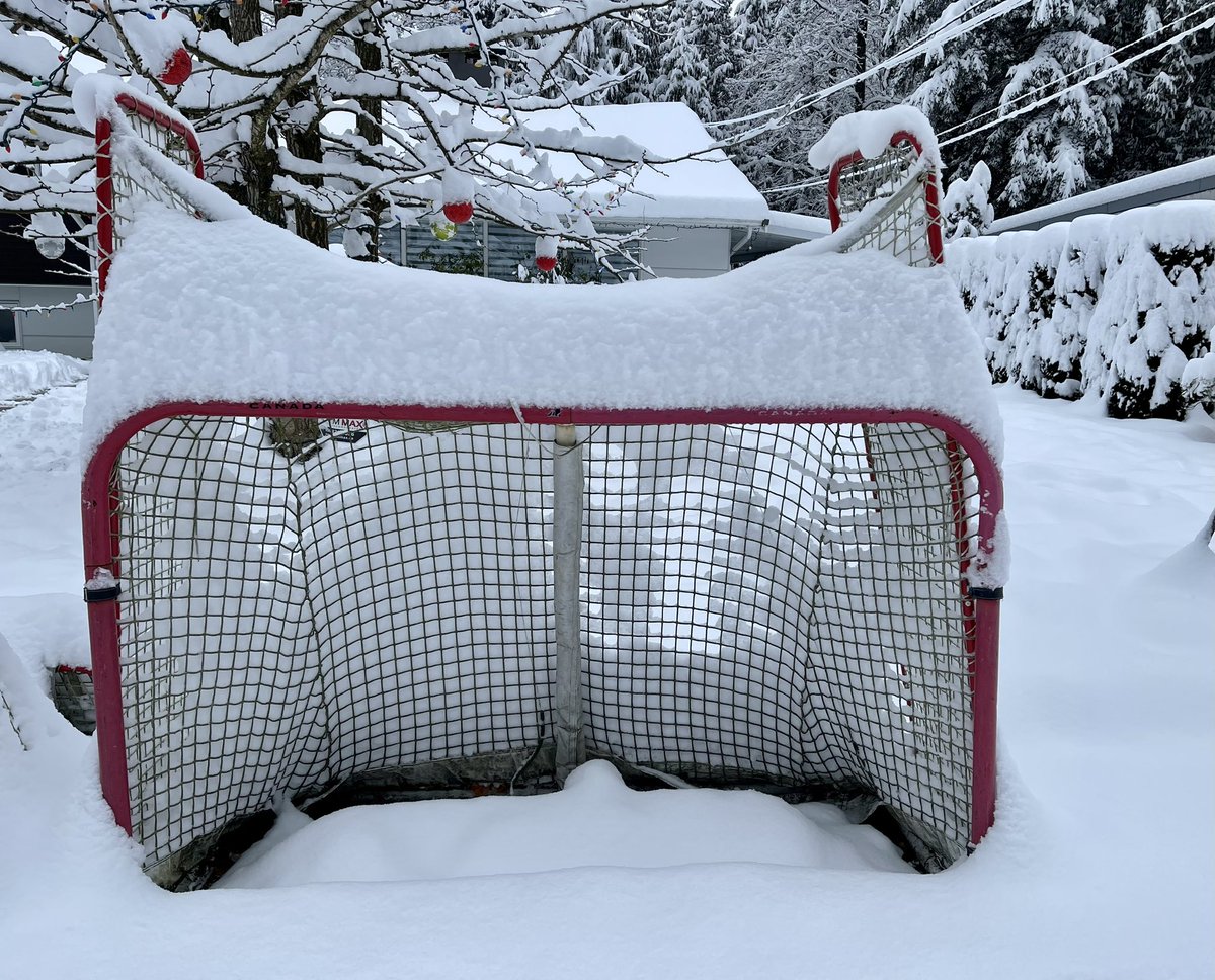 Game on! #BCSnow 🏒🏒