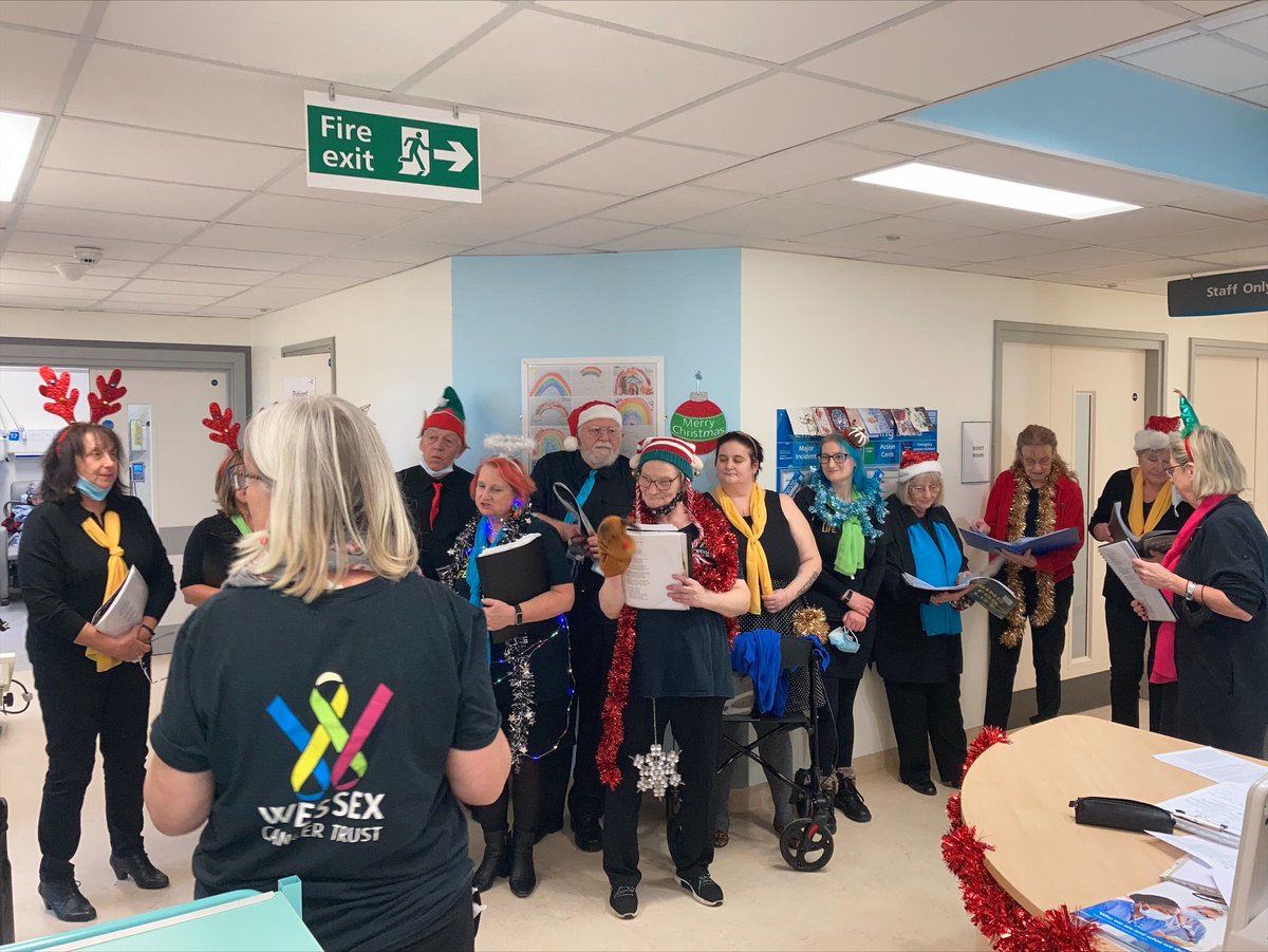 galaedit's tweet photo. Thank you @WessexCancer #Sing4Life choir for making our cancer patients' day better today by singing Carol Songs and celebrating with us. @PHU_NHS @mariadark95 ♥️🎄🎁 https://t.co/4LAJ5YjRGj