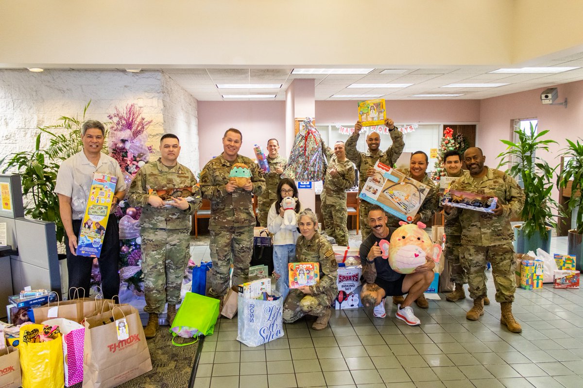 That's a wrap on Angel Tree 2022! We want to thank the Hawaii Air Force First Sergeants for partnering with us on this joyful initiative. Thank you to all of our members and staff for contributing gifts. Together, we will ensure 137 keiki have a happy holiday season! 🎁
