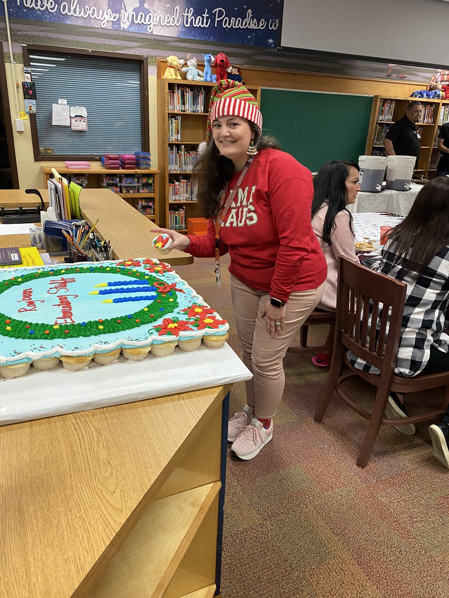MPena1029's tweet image. Someone had to make the first move… @mrschollinger #firstcome #firstserved #christmasdinner #rocketpride @Rockets120