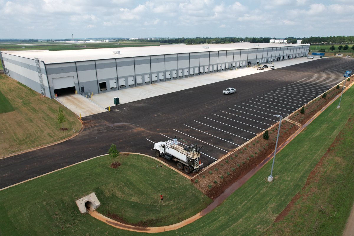 Cooper_Builds's tweet photo. Congratulations to our Huntsville team that won an Excellence in Construction Award for this beautiful build-to-suit project!
#cooperconstructionco #generalcontractor #jimcooperconstructioncompany #designbuildcontractor #commercialconstruction #industrialconstruction https://t.co/sT10naaCbG