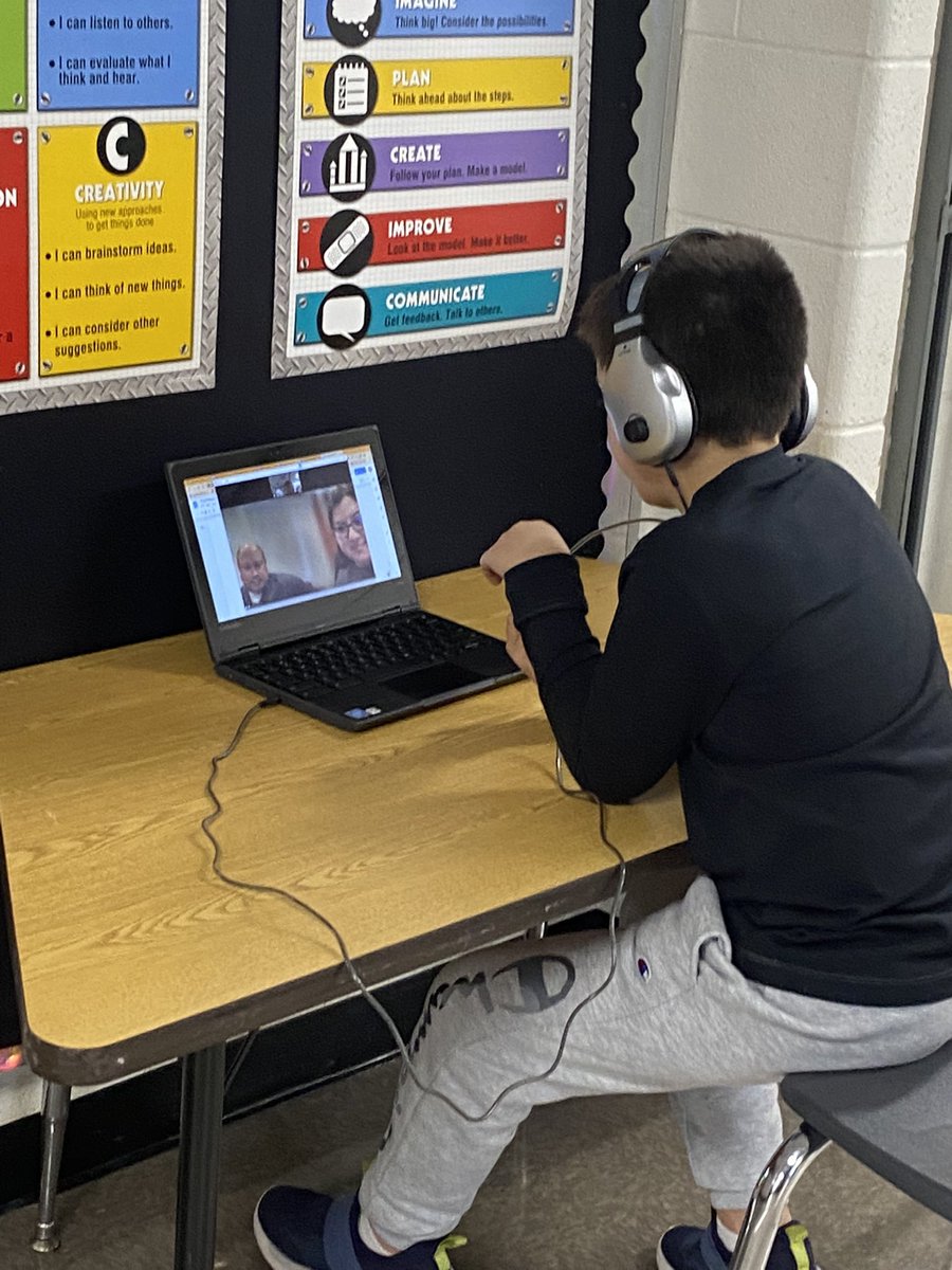 amandakraus46's tweet photo. We loved sharing our poetry books over Zoom with our parents and grandparents!📓 #kipway109 #109way @Miss_Buchman https://t.co/TfU151OtIB