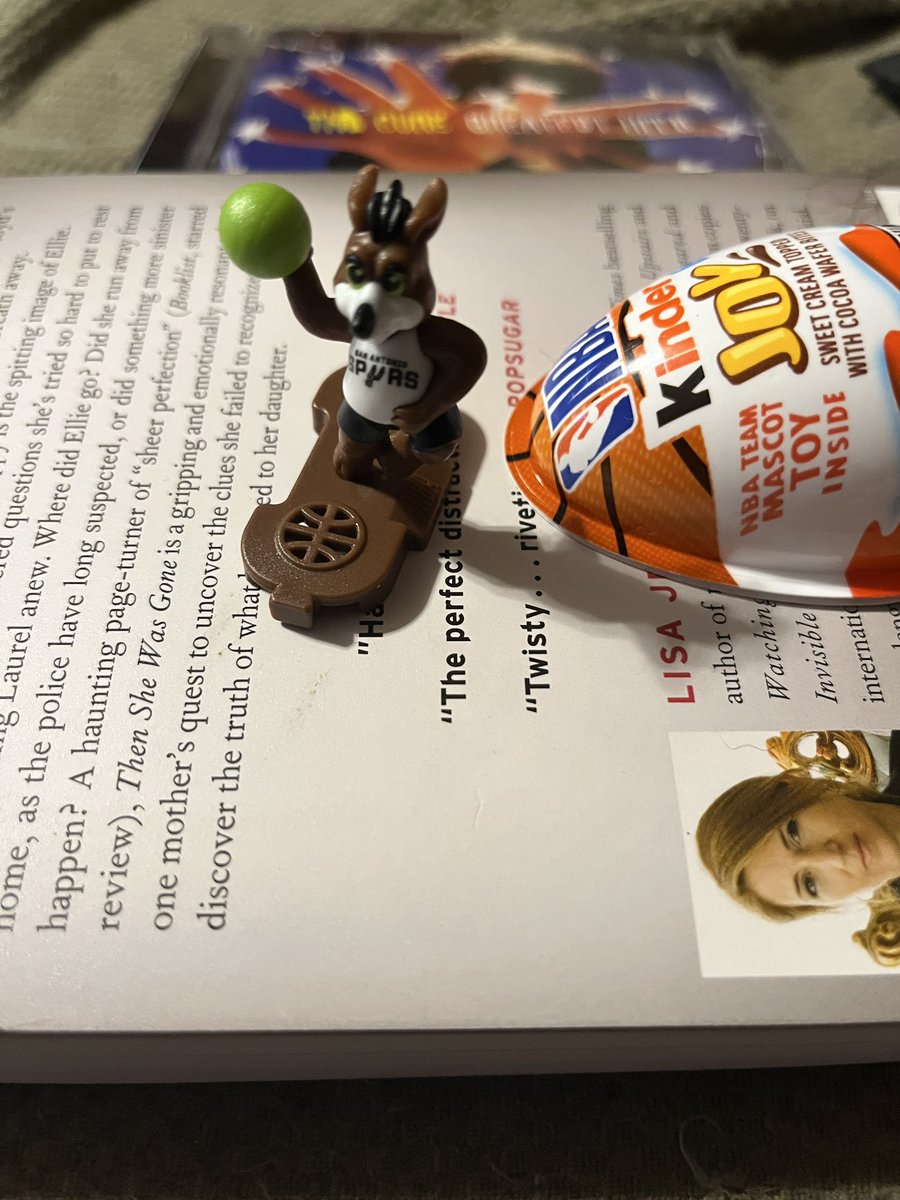 Finally! After 10 of these mini candies and a couple of extra diabetes pills — the Holy Grail. #NoPantsLife <a href="/SpursCoyote/">Coyote</a> #GoSpursGo #ItsAFestivusMiracle