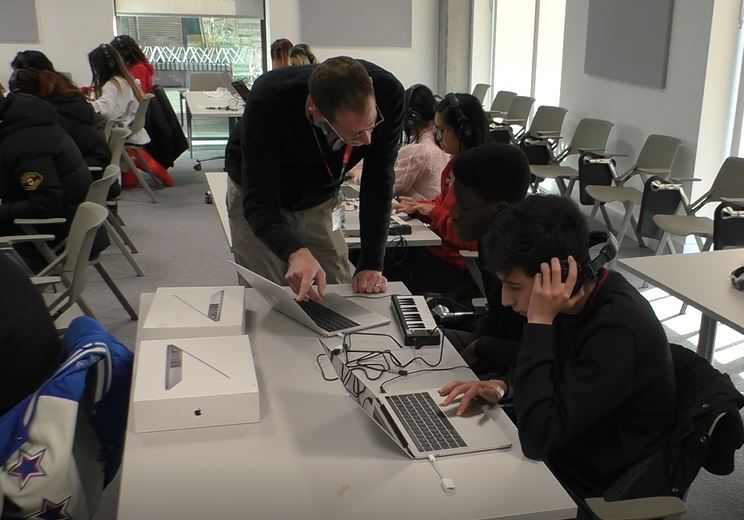 TUDublinCivEng's tweet photo. Thanks to Conor O'Malley for delivering TY Music Challenge today for @westlandrow1977 @mercyinchicore @LarkinCDETB &amp; @thebrunnerD7  students + thanks @WeAreTUDublin @TUconservatoire sound engineer @benrawlinsaudio who showed his studio &amp; @Gavpulsecollege for @WindmillLaneRec tour https://t.co/23pwauowQR