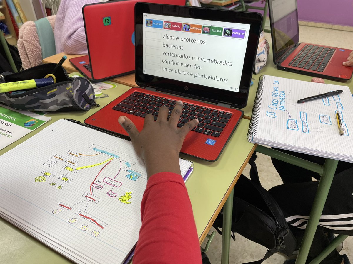 Hablandoennubes's tweet photo. “Atacando” a célula dende todos os frentes! Con #visualthinking, con #realidadeaumentada #celulAR de @md_use, xogos de @getwordwall, con temas adaptados da información de @NetexLearning, cunha presentación de @genially_es… #edixgal👉🏻 https://t.co/CUBydAg5F7 #ceipBalaídos https://t.co/eWuch2q8wa