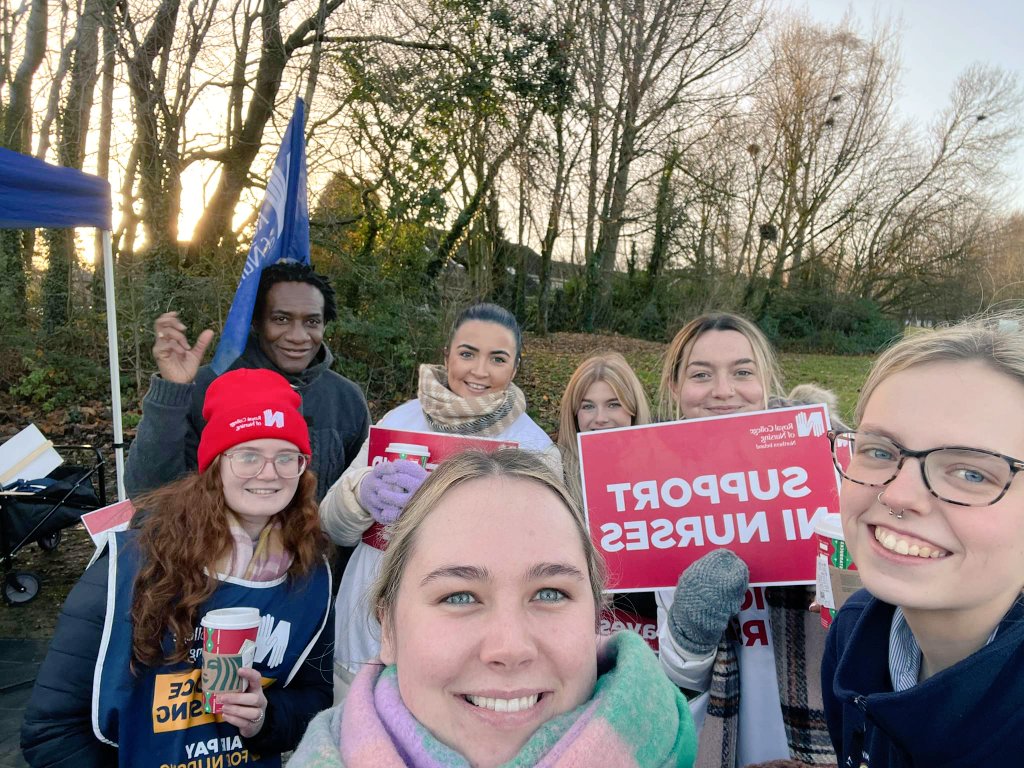 Jan6442430's tweet photo. Strike day 2 at CAH. We never wanted to have to strike but we have been left with no other choice. Safe staffing levels = more effective patient care. Patient care and patient and staff safety should be a priority.#teambluestone #safestaffinglevels #fairpay #safety #effectivecare https://t.co/vM3xIDHVqM