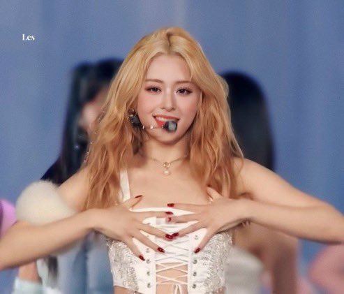 yunjinpicsx's tweet photo. OH MY GOD https://t.co/cPVKU5Ub06