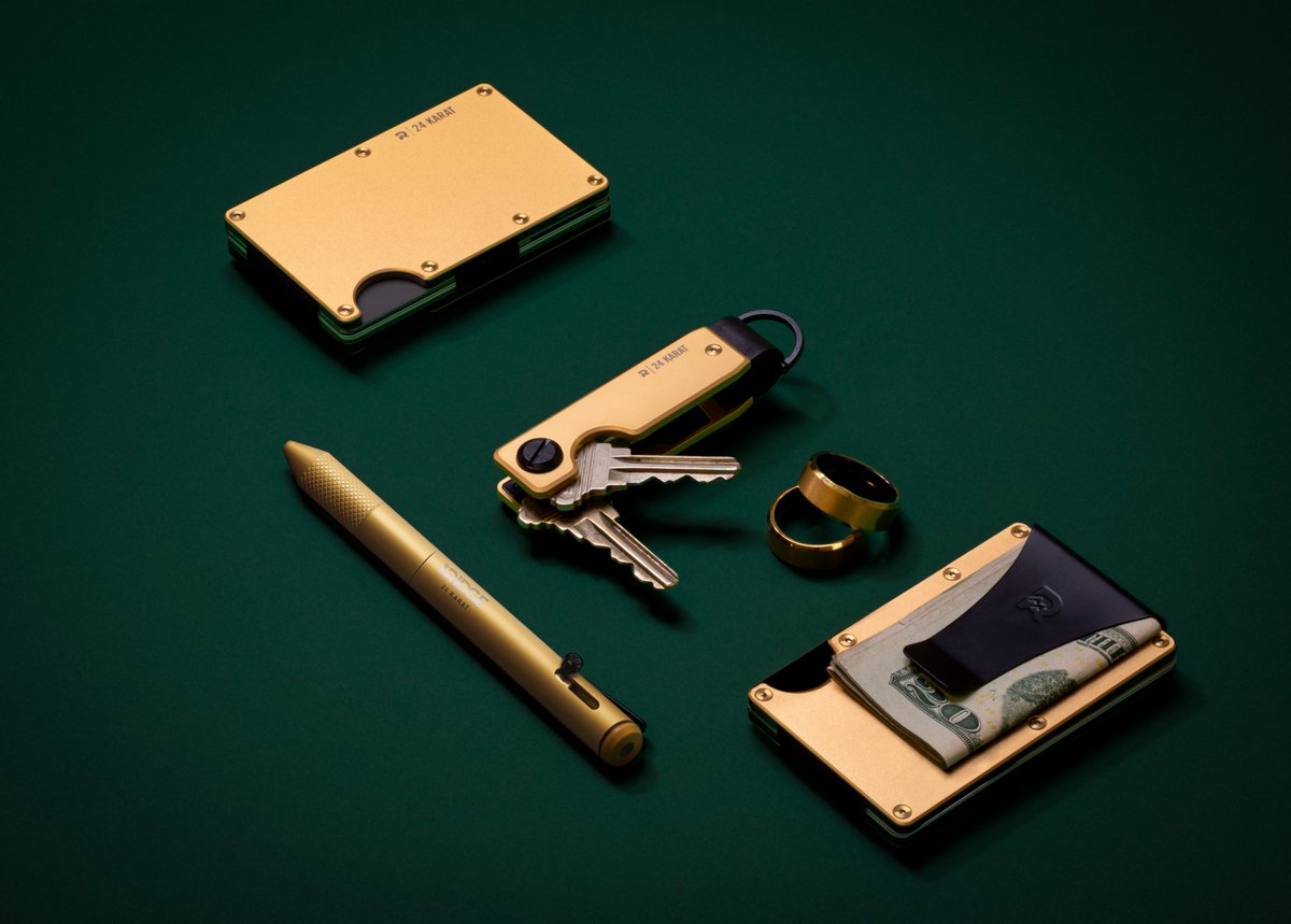 ridgewallet's tweet image. ✨Our (24K) Golden Giveaway✨

We're feeling the holiday spirit and decided to giveaway our 24K Gold Touring Kit ($800 value)

Here's how to enter:
👉Retweet this Tweet
👉Make sure you are following us @ridgewallet 

🗓️That's it! The winner will be selected on 1/3