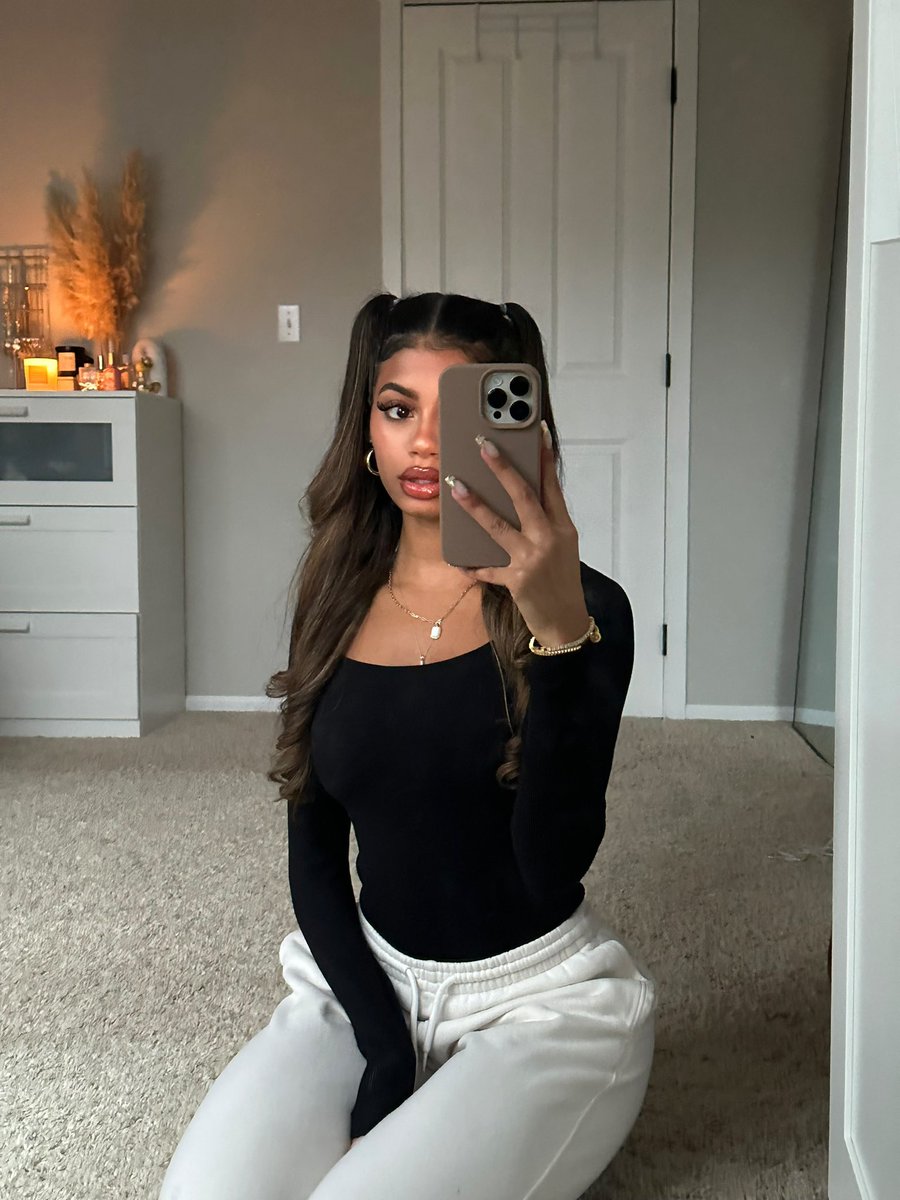 Don’t get too comfortable🖤