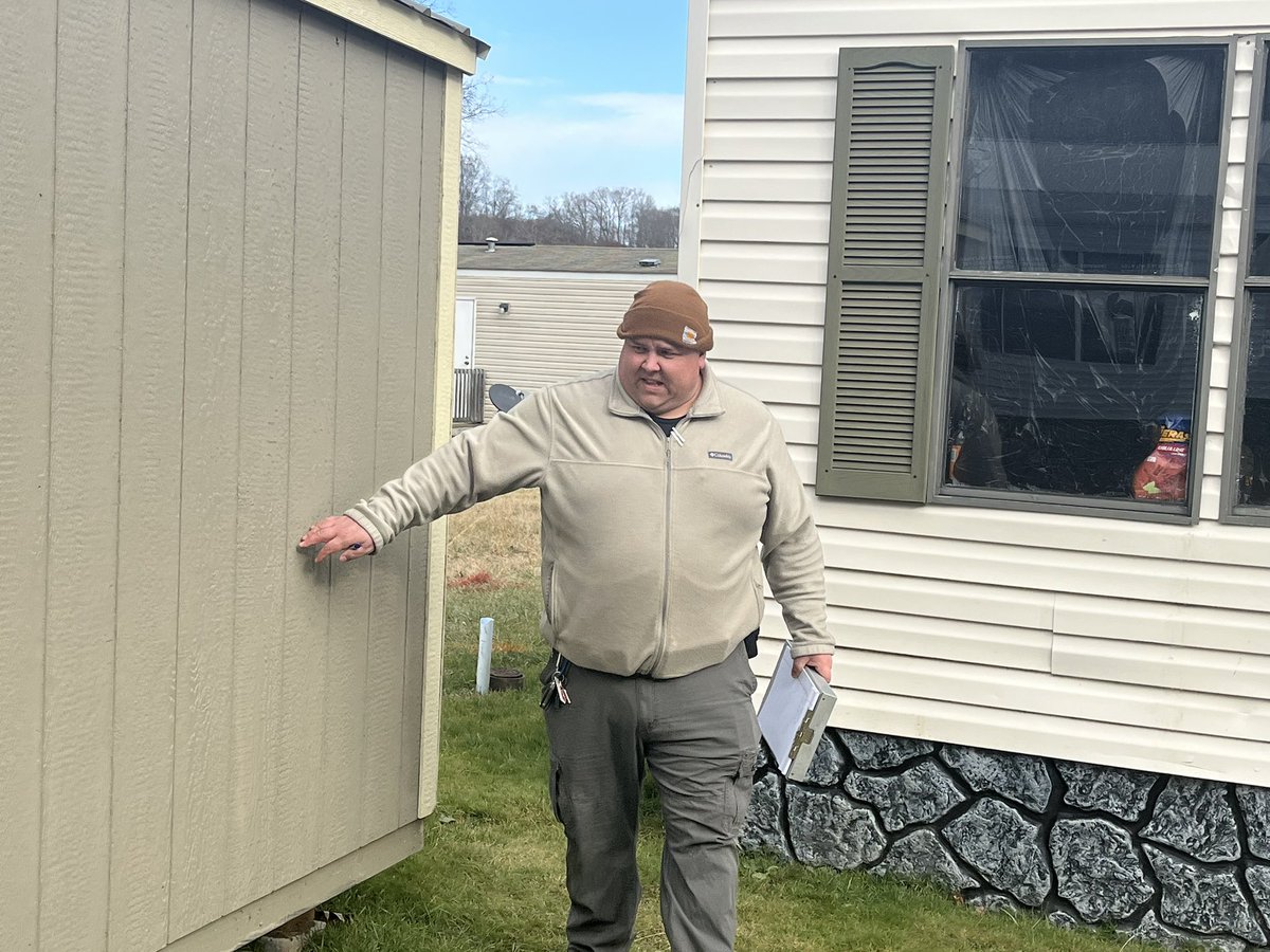 JessicaYLilly's tweet photo. Out on assignment for 
@usthempodcast with the Mercer County Health Department as they inspect mobile home parks. https://t.co/MKxW6em54E