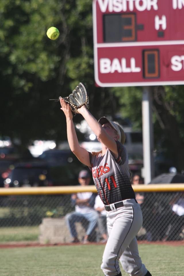 katie_shaner's tweet photo. So excited to announce that I have committed to Simpson College to continue my academic and softball career! Thank you to my family, Coach Bakey, Coach Rushing, and Coach Whittaker for their continued support!#rollstorm⚡️@BrentMatthias @VHSTigerSB @meganrushing02 @mary_whitaker https://t.co/Zqz16Yo2H6