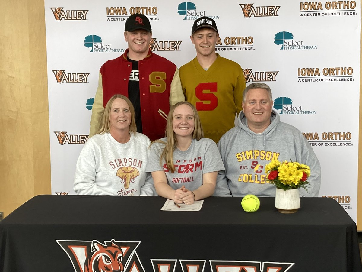 katie_shaner's tweet photo. So excited to announce that I have committed to Simpson College to continue my academic and softball career! Thank you to my family, Coach Bakey, Coach Rushing, and Coach Whittaker for their continued support!#rollstorm⚡️@BrentMatthias @VHSTigerSB @meganrushing02 @mary_whitaker https://t.co/Zqz16Yo2H6