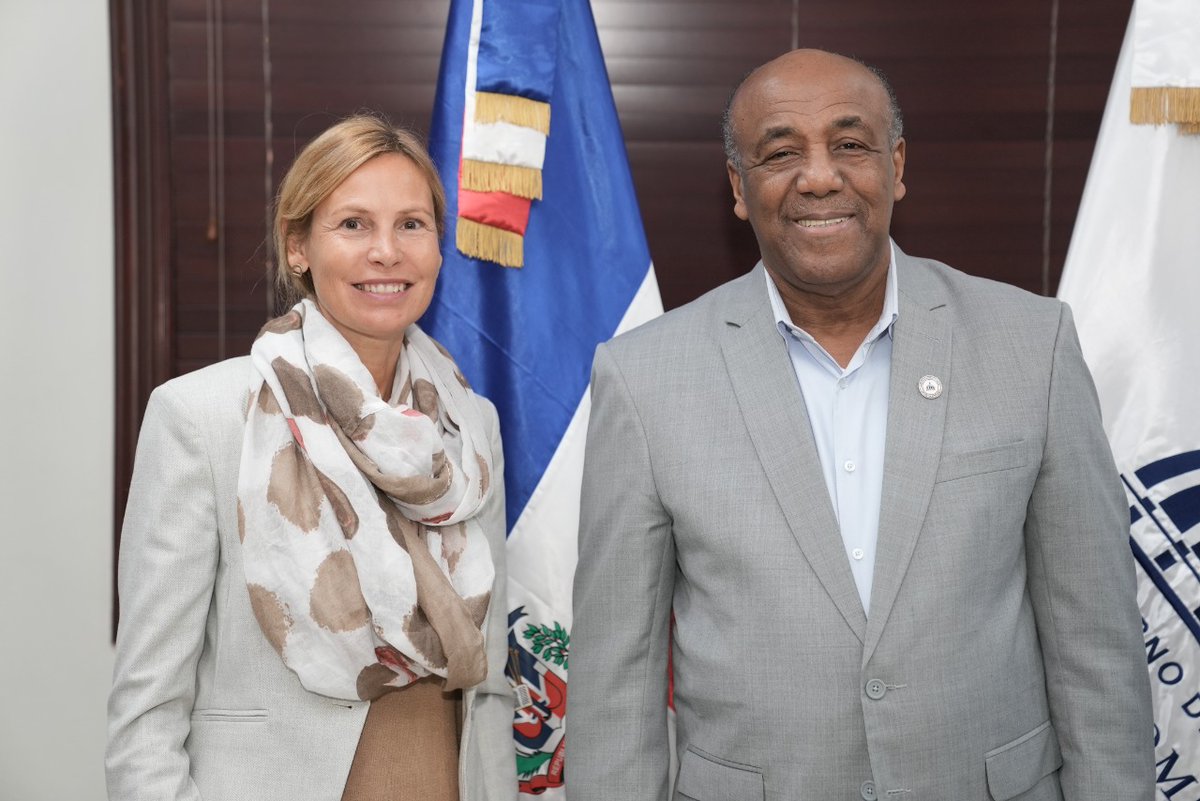 AntonioAlmonteR's tweet photo. ♻️@energiayminasrd. Somos la 1ª institución gubernamental en la región Caribe en recibir la certificación internacional de la norma ISO 50001. Estándar que acredita la gestión eficiente de la energía y reconoce la responsabilidad medioambiental de las organizaciones. 🇩🇴🙌🏾 https://t.co/A40FCIUZu2