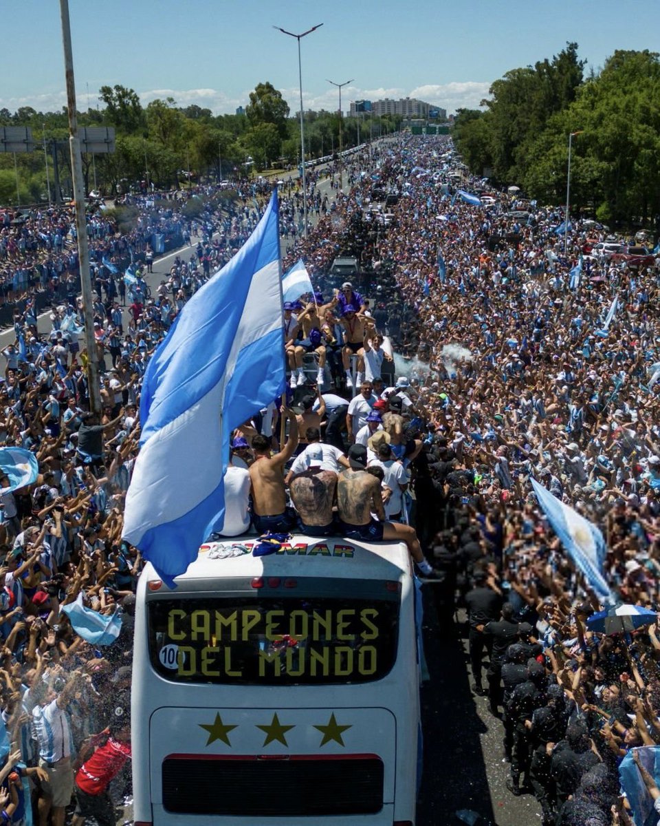 nico_taglia's tweet photo. 🏆 20/12/2022: Hace 36 años que estas calles te esperaban de vuelta… 🇦🇷 Día inolvidable, una pasión que no se puede explicar! https://t.co/MelE1EanQ8
